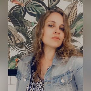 Meet your Posher, Caroline